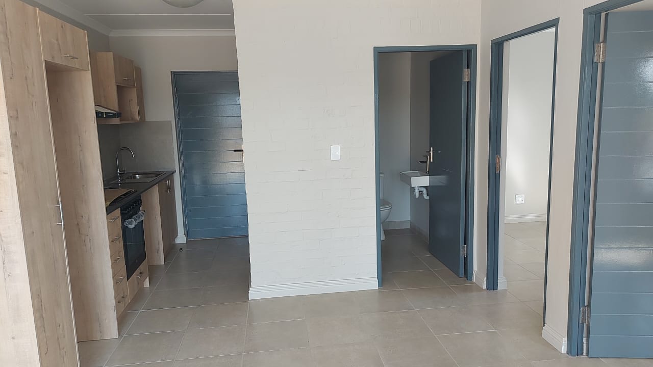 Don’t miss your chance to secure this well-priced 2-bedroom apartment in the popular and high-demand complex, The Glen.